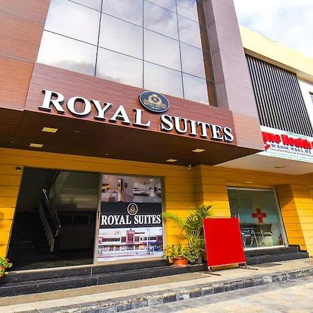 Fabhotel Royal Suits - Nr Mahadji Shinde Chhatri Mundhva Екстериор снимка