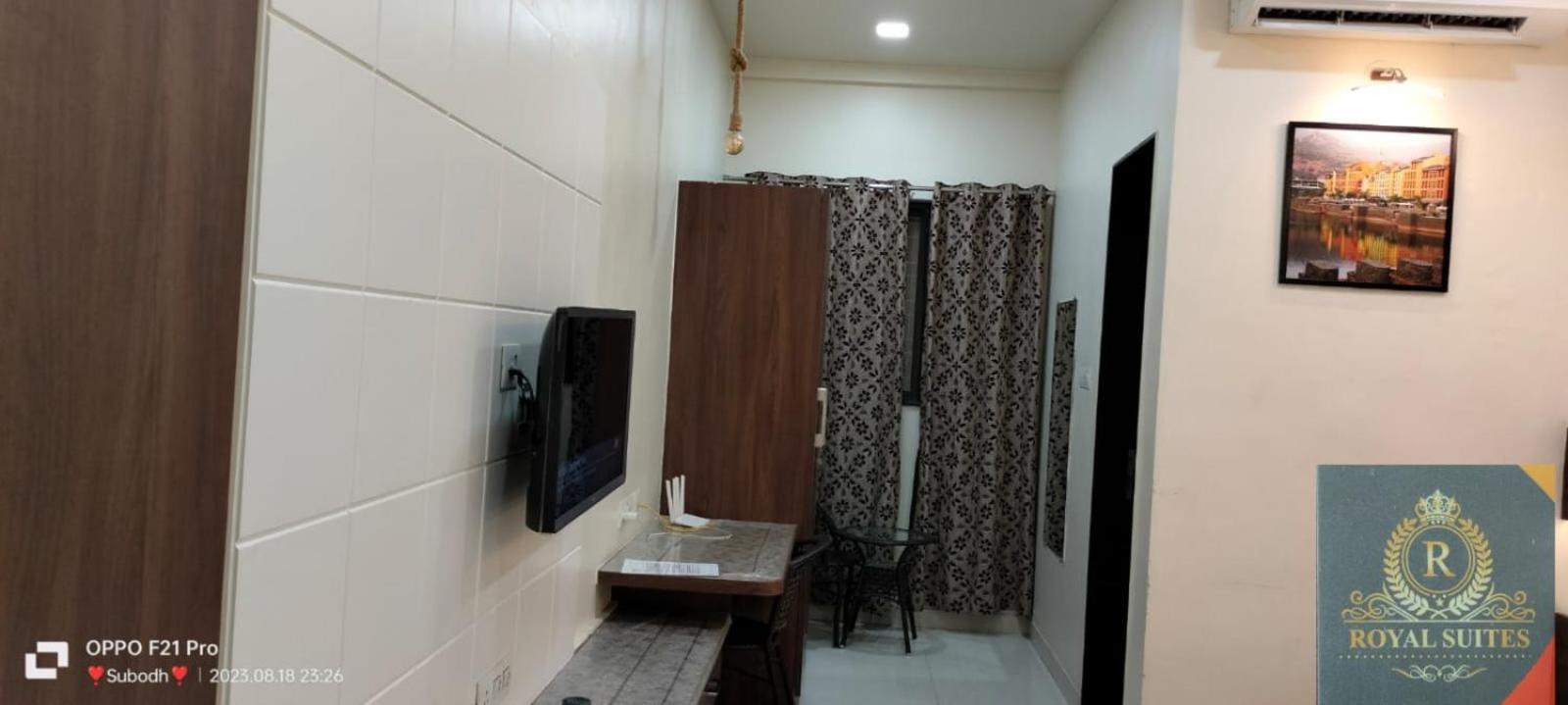 Fabhotel Royal Suits - Nr Mahadji Shinde Chhatri Mundhva Екстериор снимка