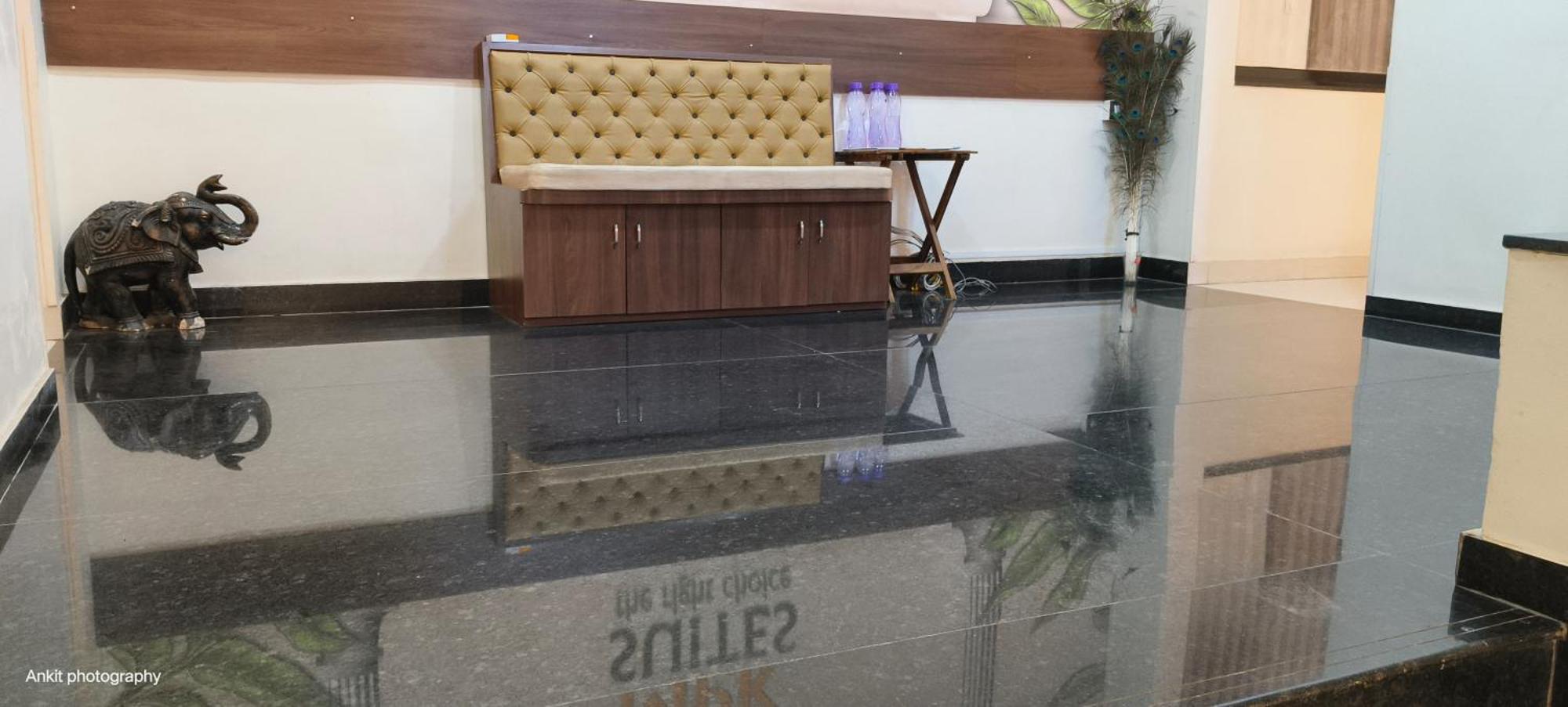 Fabhotel Royal Suits - Nr Mahadji Shinde Chhatri Mundhva Екстериор снимка
