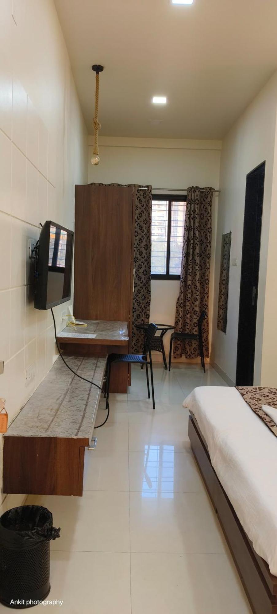 Fabhotel Royal Suits - Nr Mahadji Shinde Chhatri Mundhva Екстериор снимка