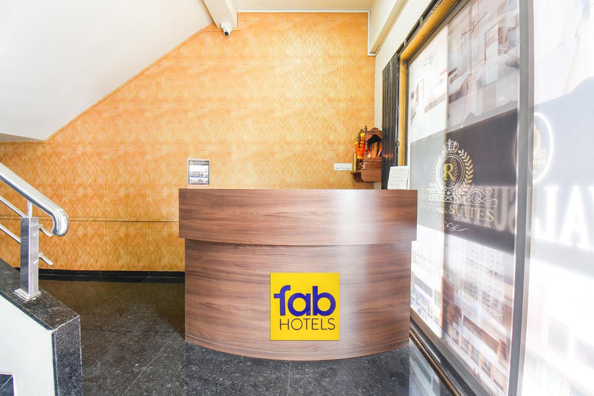 Fabhotel Royal Suits - Nr Mahadji Shinde Chhatri Mundhva Екстериор снимка