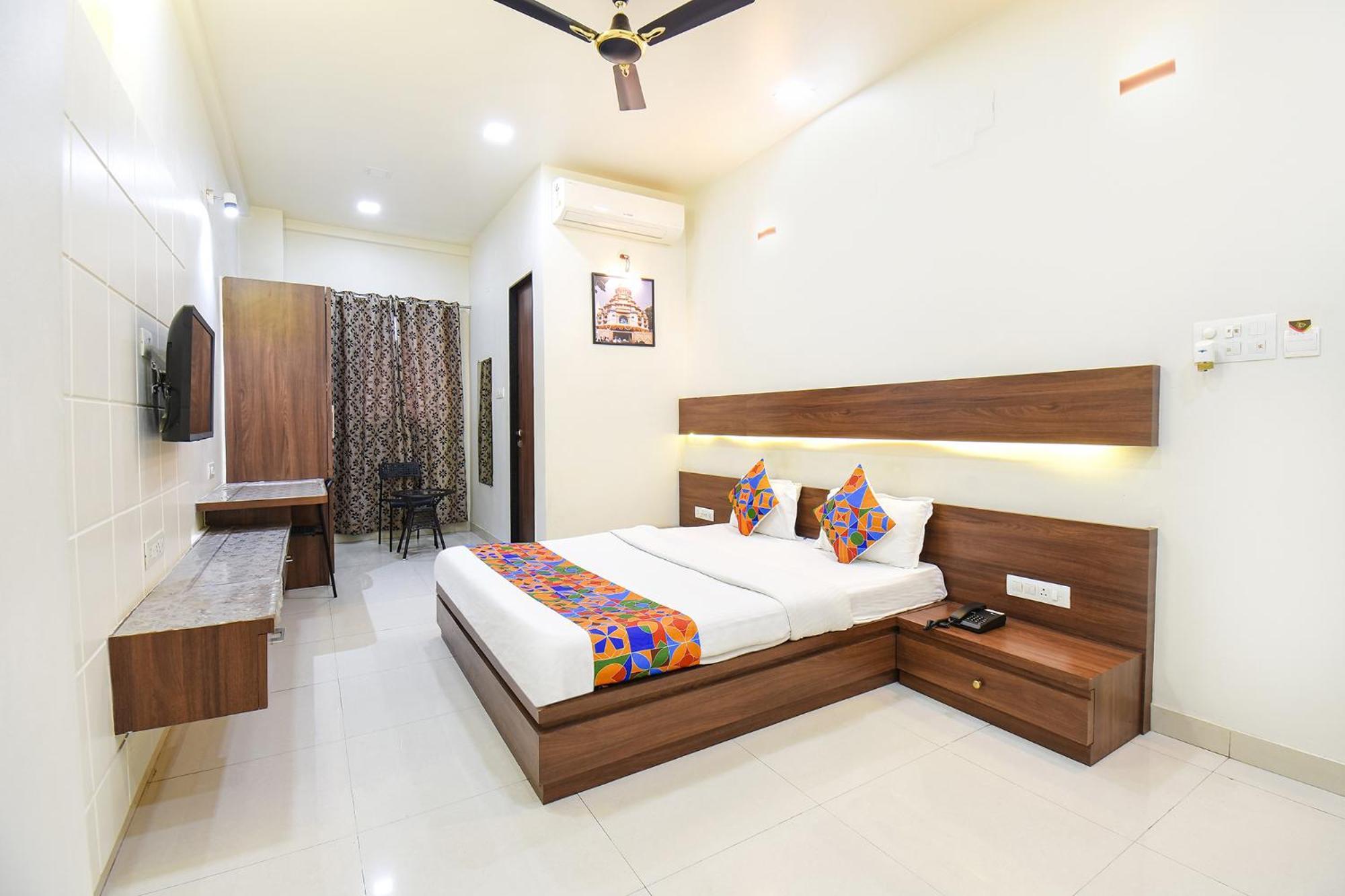 Fabhotel Royal Suits - Nr Mahadji Shinde Chhatri Mundhva Екстериор снимка