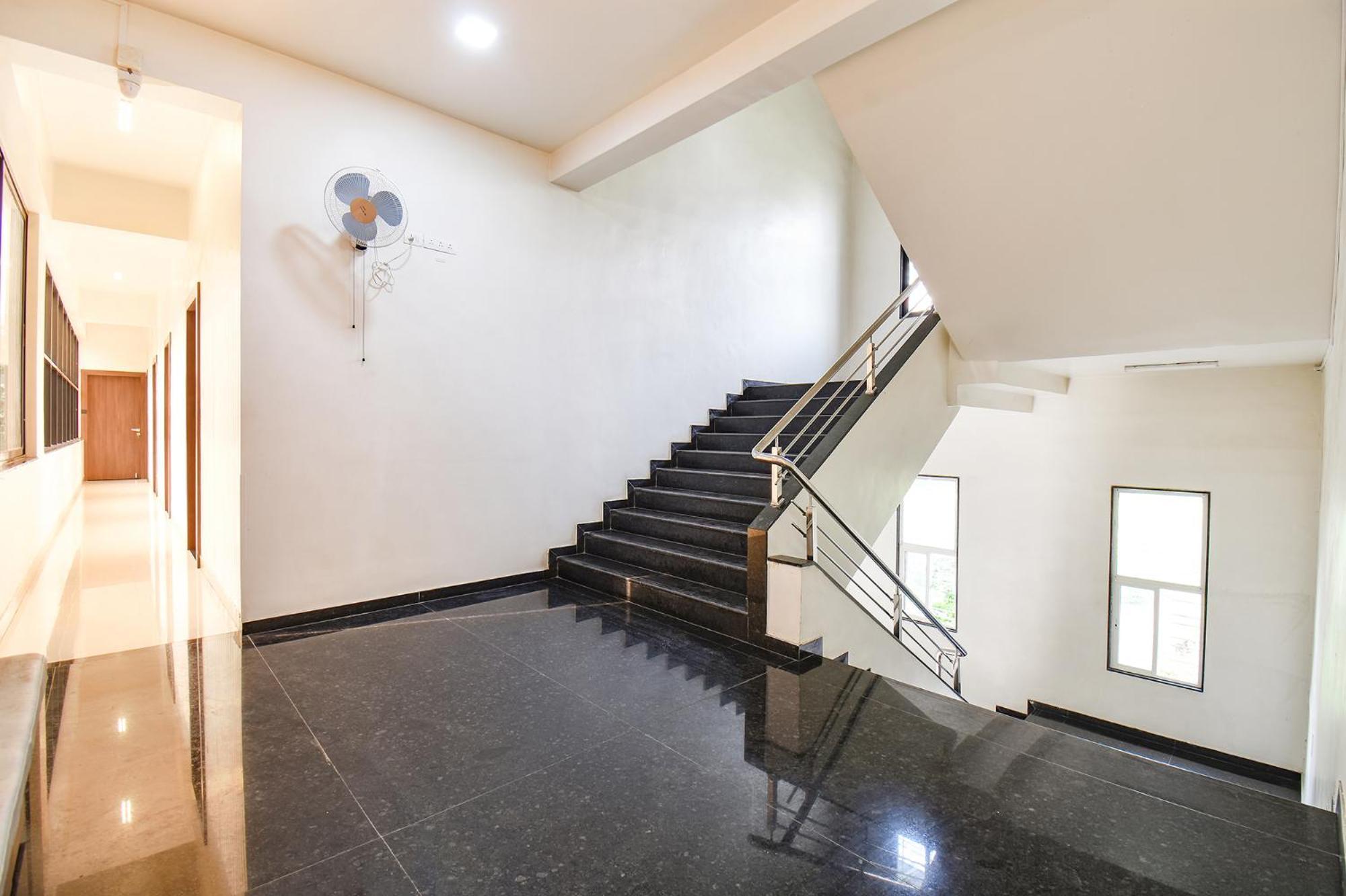 Fabhotel Royal Suits - Nr Mahadji Shinde Chhatri Mundhva Екстериор снимка
